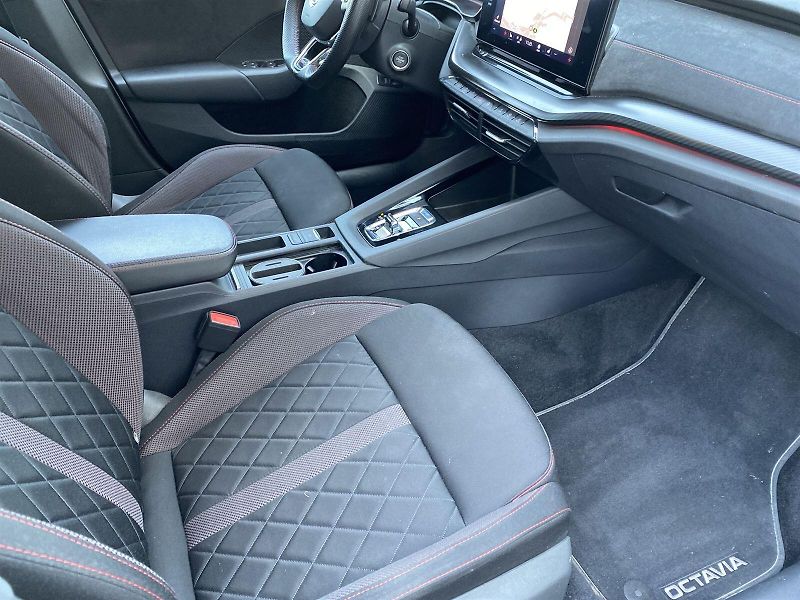 Škoda Octavia (2020) Combi 2.0 TDI DSG RS - fotka 8 z 39