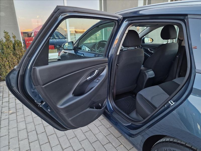 Hyundai i30 1.6CRDi Comfort,ČR,1.Majitel - fotka 18 z 50