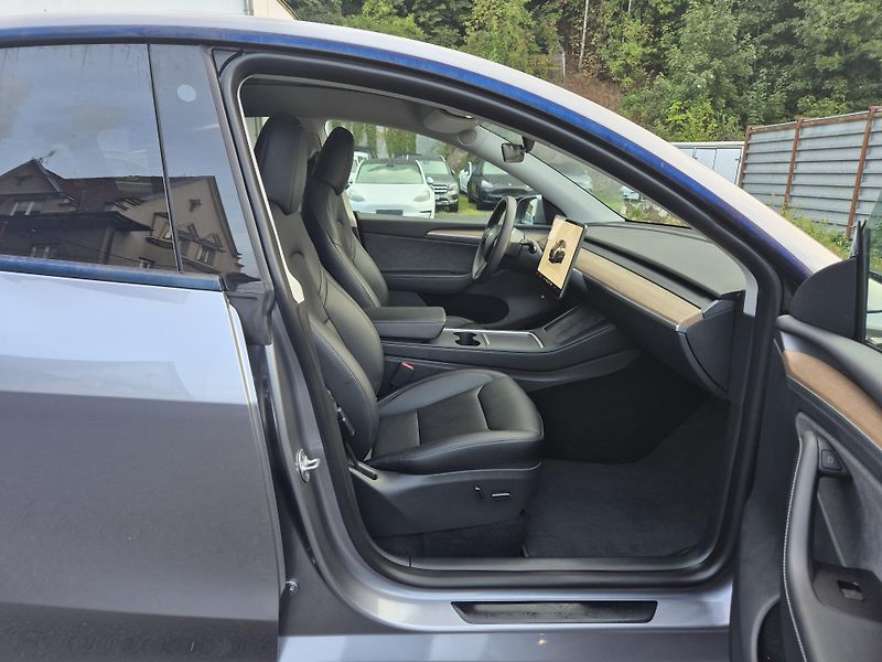 Tesla Model Y LONG RANGE DUAL MOTOR 95,0% - fotka 16 z 49