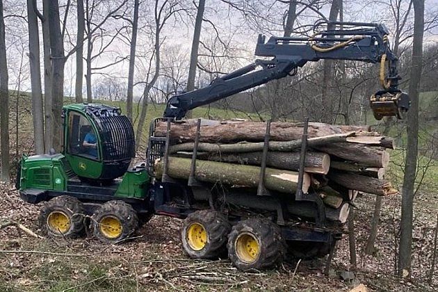 Vyvážecí stroj John Deere 1010E., zdroj: Foto: se svolením Czech M.A.T.