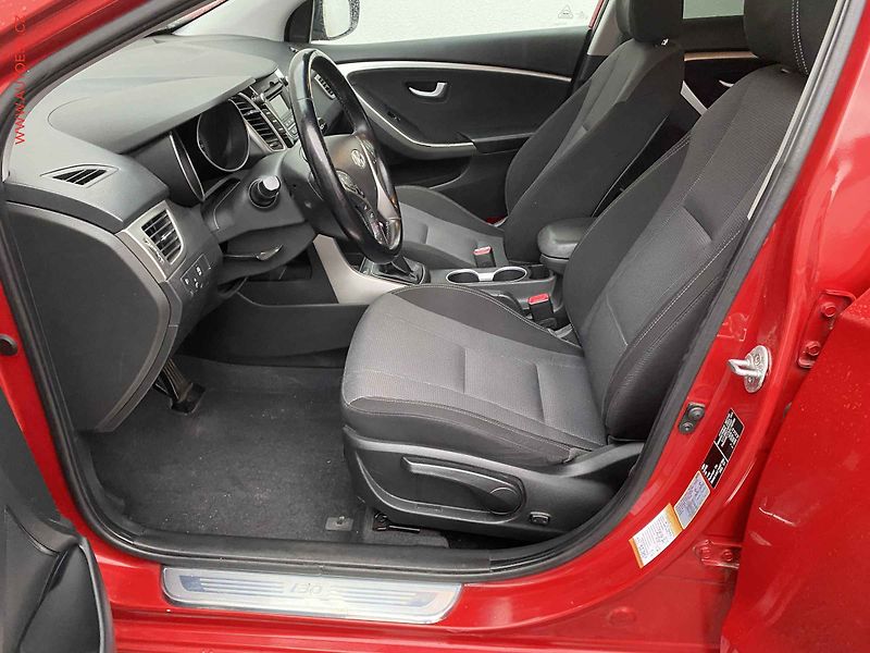 Hyundai i30 (2016) 1.6 GDi, ČR, autoAC - fotka 9 z 17