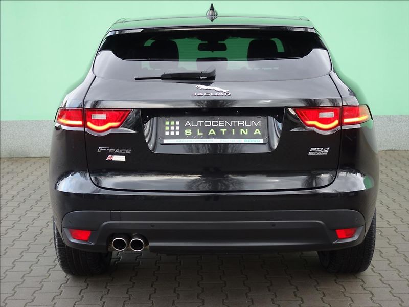 Jaguar F-Pace 2,0 20d AWD PRESTIGE - fotka 13 z 40