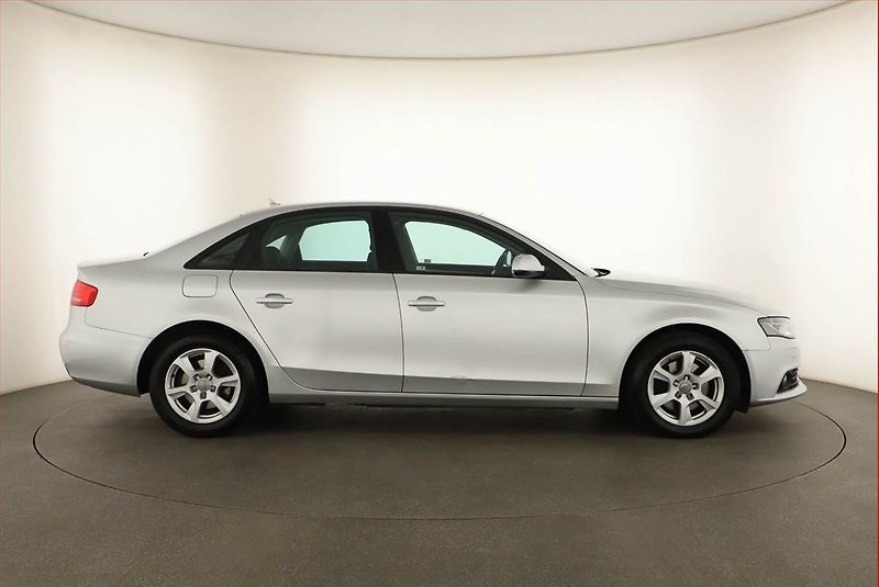 Audi A4 (2012) 2.0 TDI, Serv.kniha, Xenony - fotka 6 z 13