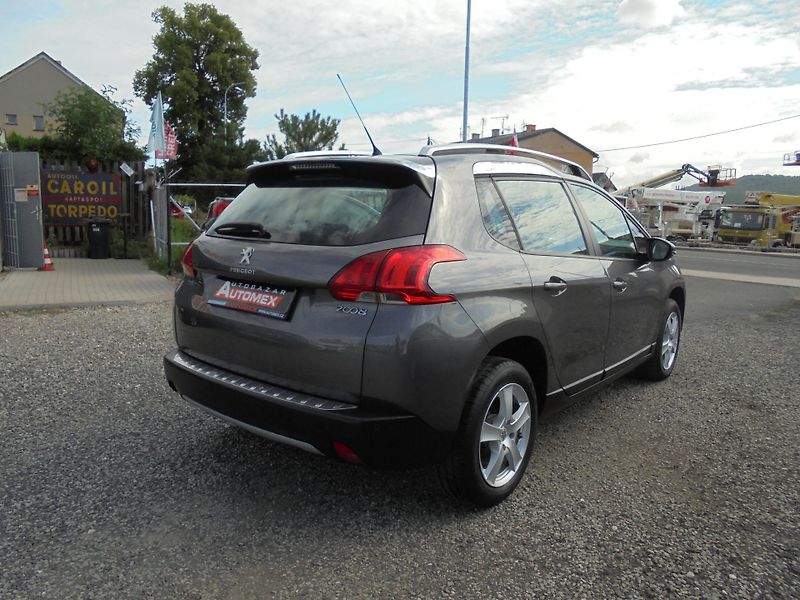 Peugeot 2008 (2015) 1.2 VTI-ČR-1.MAJITEL-SERVISKA - fotka 7 z 13