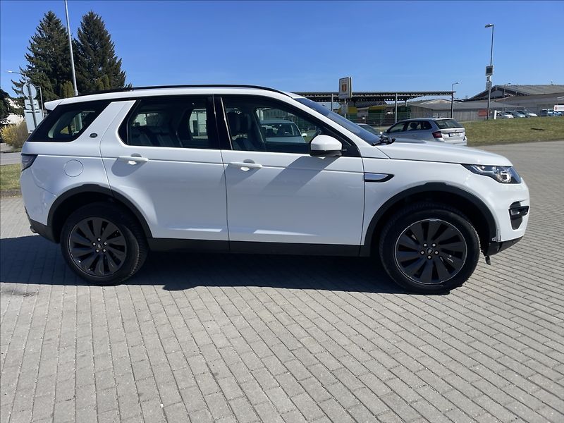 Land Rover Discovery Sport 2,0 TD4 132kw AWD Pano 7mist T - fotka 32 z 34