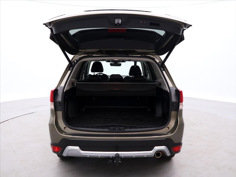 Subaru Forester 2,0 e-Boxer 110kW Executive CZ - fotka 9 z 43