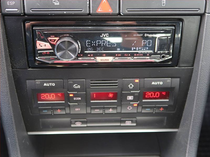 Audi A4 (2005) S-Line 2.0 TDI - fotka 12 z 15