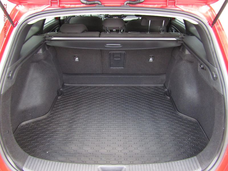 Hyundai i30 (2023) 1.0 T-GDi, ČR, servis.kniha - fotka 7 z 21