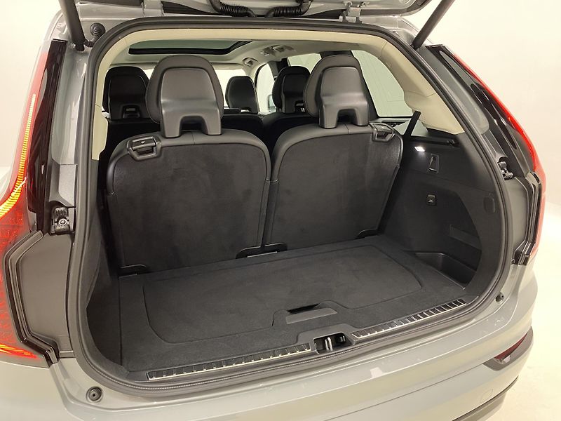 Volvo XC90 (2026) T8 AWD Plug-in DARK PLUS 7m - fotka 25 z 75