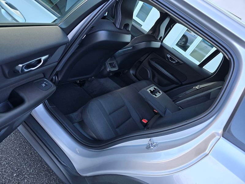 Volvo V60 184kW B5 4x4 CROSS COUNTRY - fotka 41 z 50