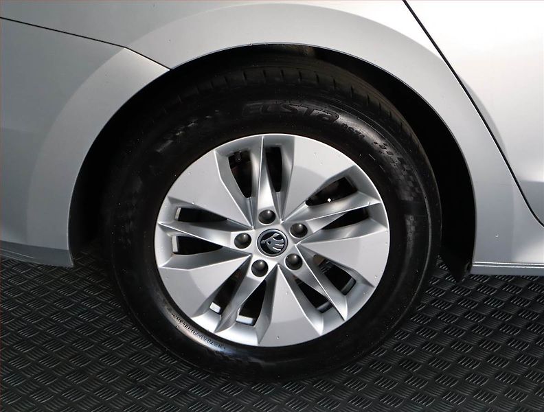 Škoda Octavia (2023) Ambition 2.0 TDI, ČR,1.maj - fotka 15 z 18