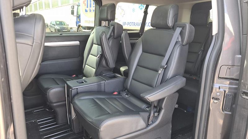Toyota ProAce Verso (2019) 2.0D 130kW  7 míst VIP - fotka 4 z 10