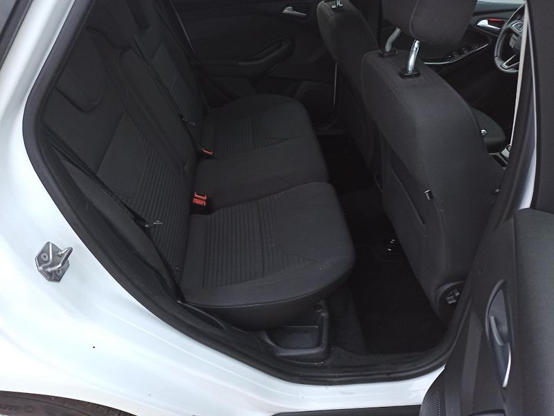 Ford Focus 1.5TDCi 88kW ČR,1.MAJ.TITANIUM - fotka 12 z 30