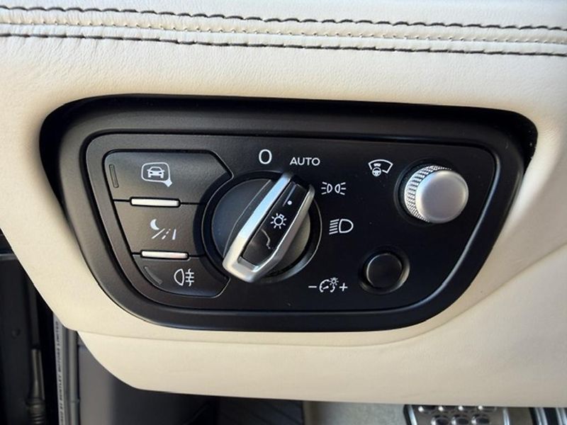 Bentley Bentayga 6,0 V12 4WD,head-up, TOP STAV - fotka 24 z 49