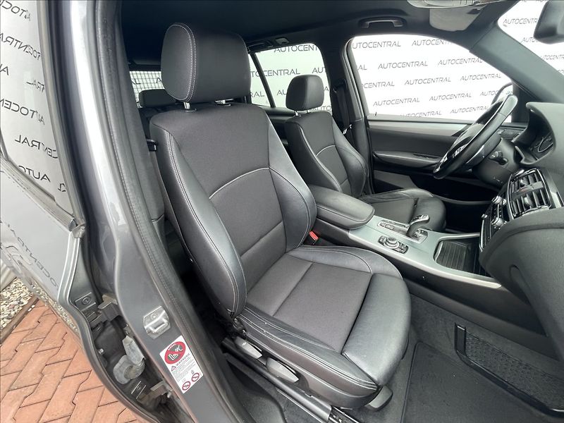 BMW X3 3,0 D,X-Drive,190kW - fotka 22 z 26