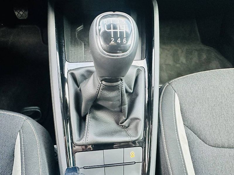 Škoda Scala Top Selection 1,0 TSI 85kW MT6 - fotka 17 z 27