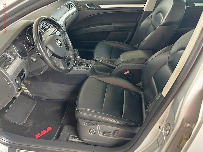 Škoda Superb (2015) 2.0 TDi, Elegance, DSG, kůže - fotka 9 z 16