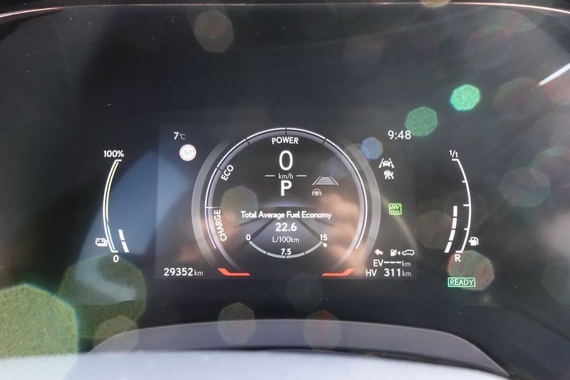 Lexus RX 450h plus ZLEVNĚNO RX450h+ Plug-in Execu - fotka 24 z 33