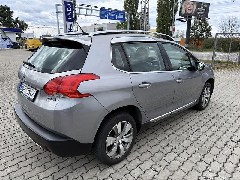 Peugeot 2008 1.2T 81 kW navigace, serviska - fotka 5 z 18