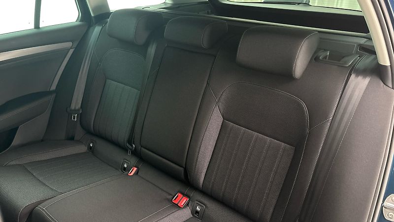 Škoda Superb 2.0 TDI DSG 4x4 Style Combi - fotka 16 z 27