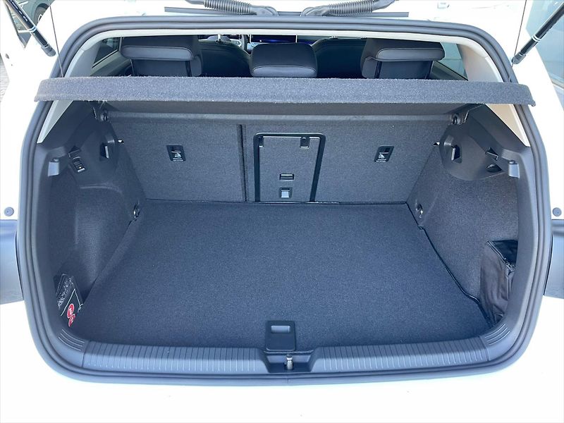 Volkswagen Golf (2025) 1,5 TSI eHybrid 150 kW 6DSG  P - fotka 9 z 21
