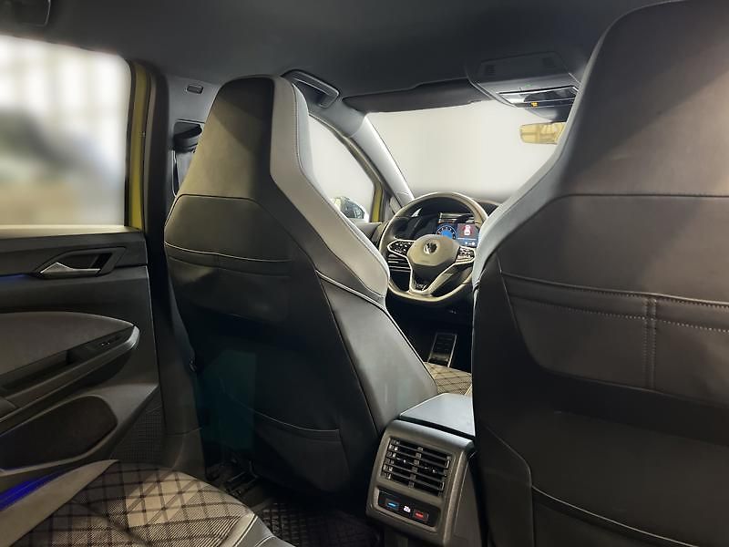 Volkswagen Golf 1,5 TSI EVO BMT 110 kW R-Line - fotka 22 z 22