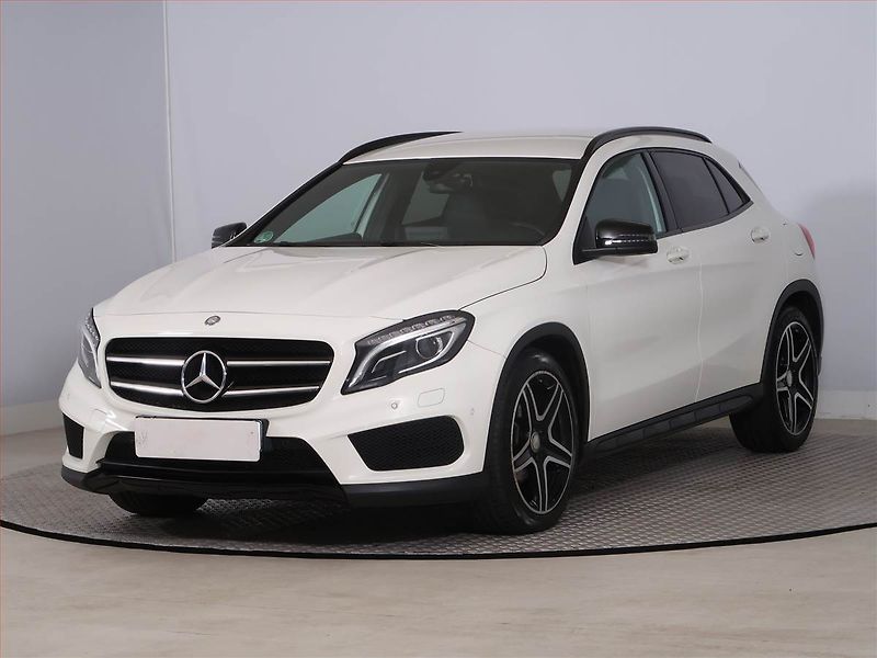 Mercedes-Benz GLA (2017) AMG line 200 d 4MATIC - fotka 2 z 22