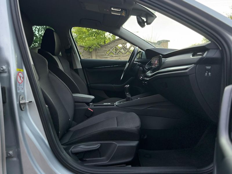 Škoda Octavia 1.5TSi 1.MAJ ČR NEBOUR. ZÁRUKA - fotka 10 z 23
