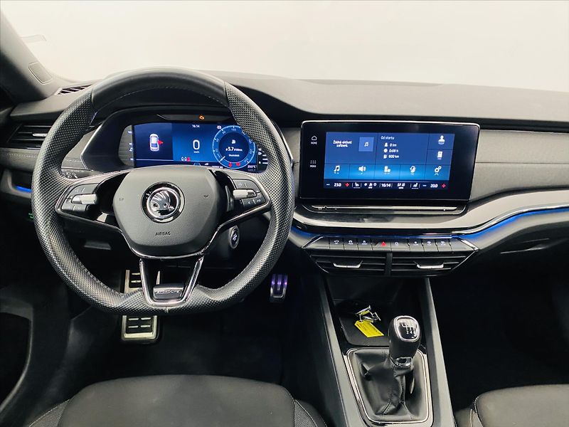 Škoda Octavia 2,0 TDI 110kW SportLine - fotka 10 z 26