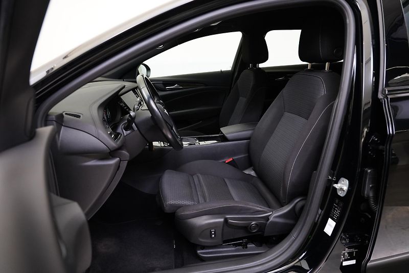Opel Insignia - fotka 11 z 25