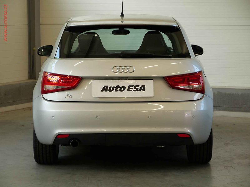 Audi A1 (2011) 1.6TDI, Xenon, kůže - fotka 5 z 17