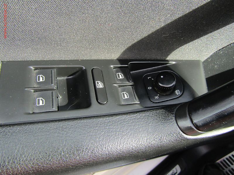 Volkswagen Passat (2013) 2.0TDi 4x4, DSG, bixen, AC - fotka 17 z 23