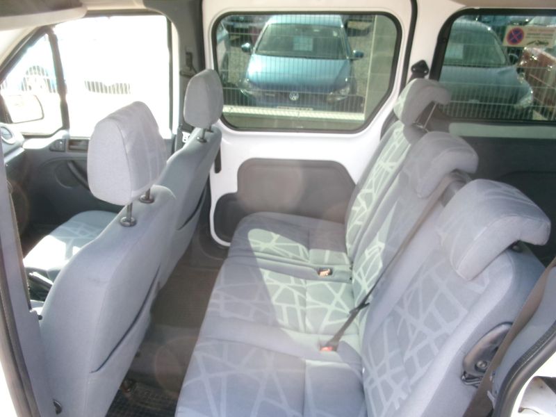 Ford Tourneo Connect 1,8 TDCi KLIMA TAŽNÉ - fotka 15 z 26