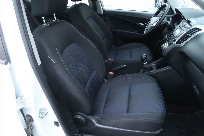 Hyundai ix20 (2015) 1.4 CRDi, Serv.kniha, Tempomat - fotka 9 z 18