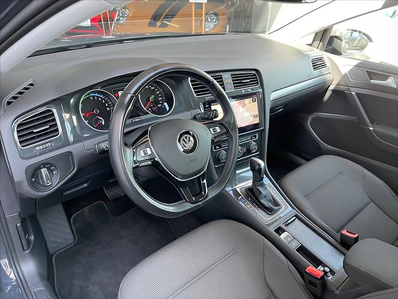 Volkswagen e-Golf 100kW,DPH,tep.čerpadlo - fotka 11 z 33