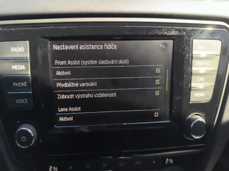 Škoda Octavia 2.0 TDi DSG Style - fotka 18 z 26