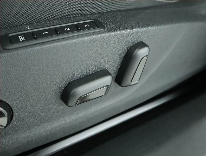 Škoda Enyaq (2023) Sportline 60 (62 kWh), SoH 93% - fotka 18 z 21