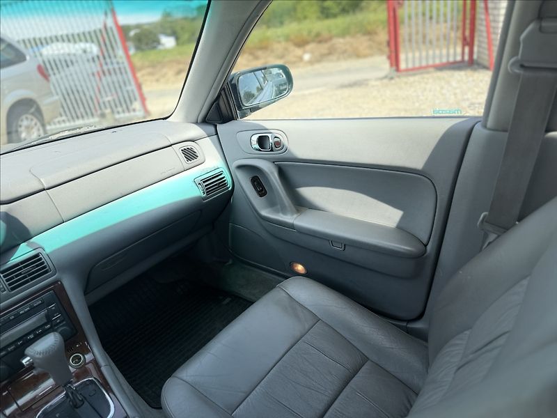 Mazda Xedos 2,5 V6 120kW automat - fotka 17 z 26
