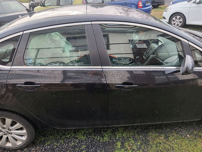 Opel Astra 1.4i Turbo Cosmo LPG - fotka 6 z 29