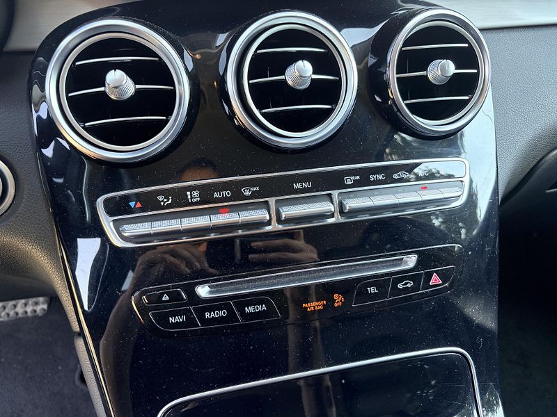 Mercedes-Benz GLC 220D 4MATIC - fotka 28 z 49