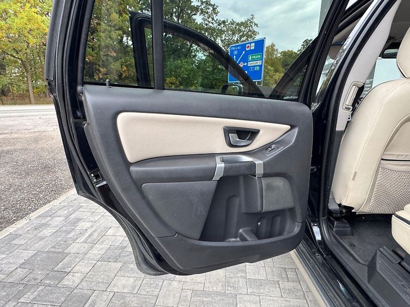 Volvo XC90 (2009) D5 AWD 7Míst R-Design - fotka 10 z 37