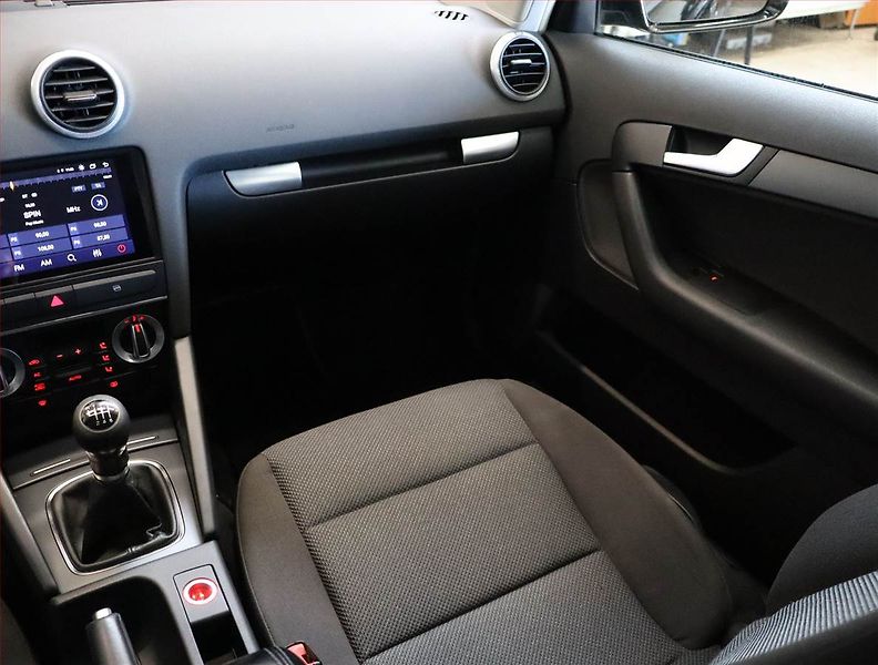Audi A3 (2009) Ambition 2.0 TDI - fotka 8 z 18