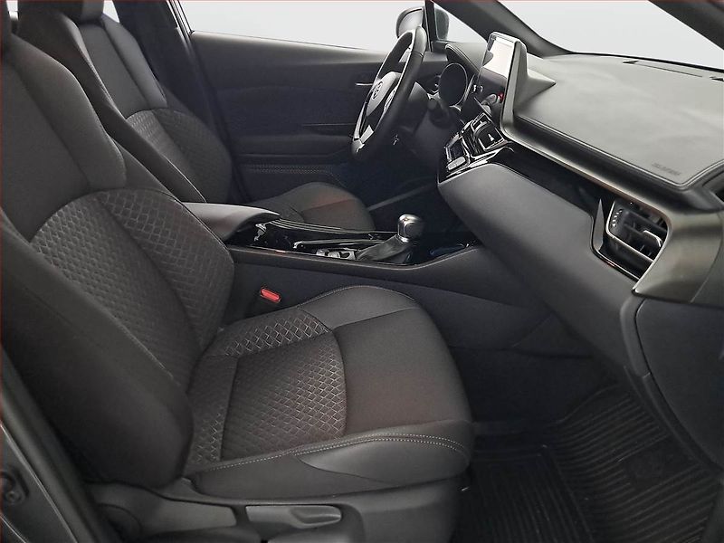Toyota C-HR (2023) 1.8 Hybrid - fotka 9 z 18