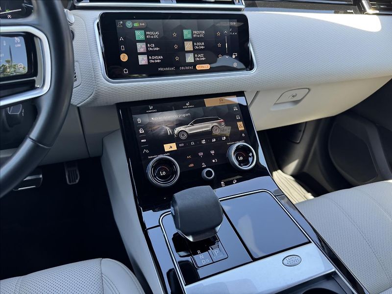 Land Rover Range Rover Velar 3,0 D300 R-DYNAMIC SE AWD DPH - fotka 27 z 36