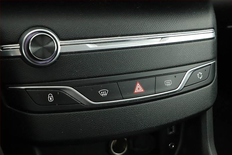 Peugeot 308 (2016) 1.6 BlueHDi, Tempomat - fotka 11 z 16