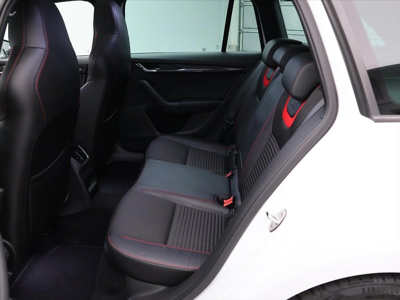 Škoda Octavia 2,0 TSI RS Challenge 1.Maj. - fotka 13 z 28