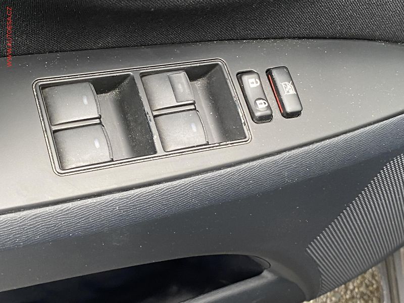 Toyota Avensis (2012) 1.8 VVT-i, +kola - fotka 11 z 19