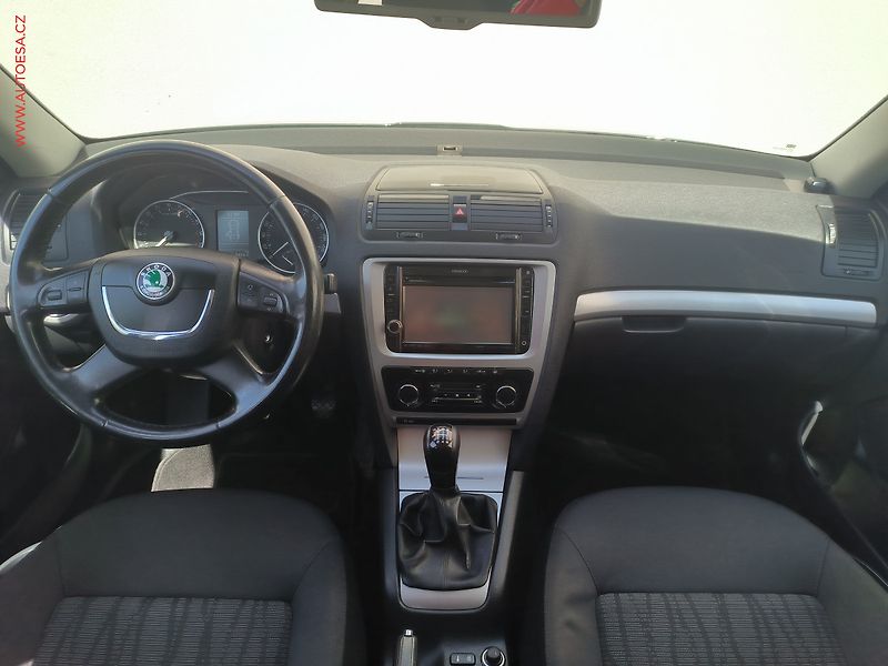 Škoda Octavia (2010) 2.0 TDi, Navi, AC - fotka 8 z 17