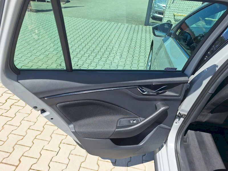 Škoda Kamiq (2021) 1.0 TSI / 81 kW / 7DSG / STYLE - fotka 28 z 35
