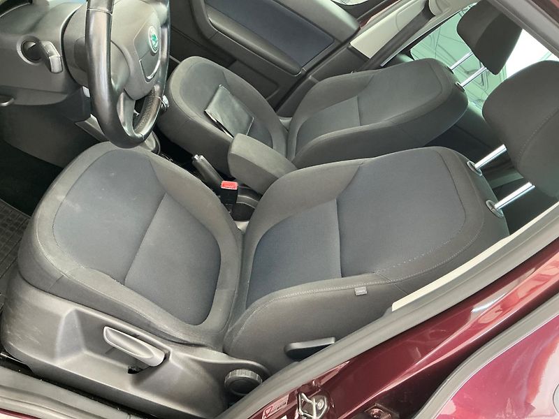 Škoda Yeti (2010) TSI Ambition + druhá sada kol - fotka 5 z 15